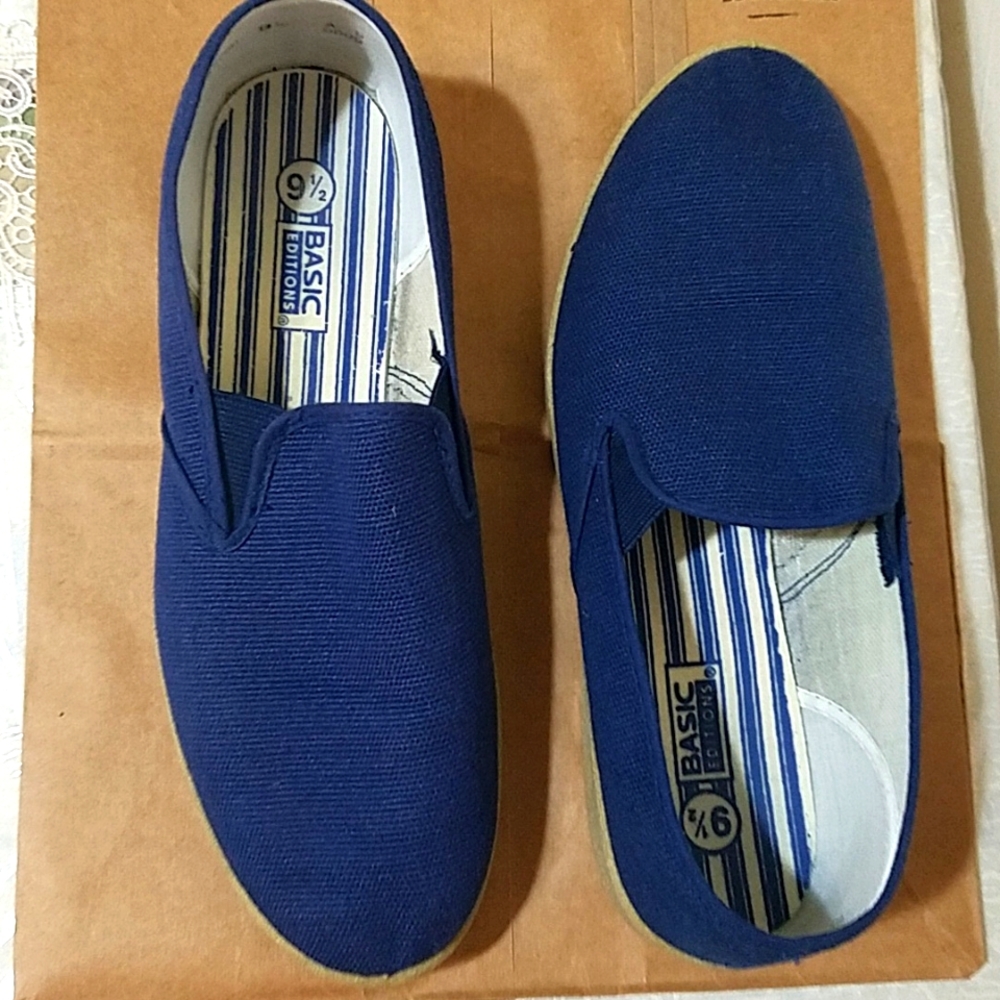 Men Canvas Low top Laceless,Black New. The blue is used 2 times.Open to Offers!